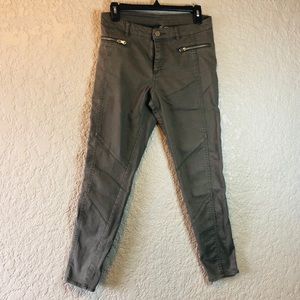 H&M Green stretchy biker pants